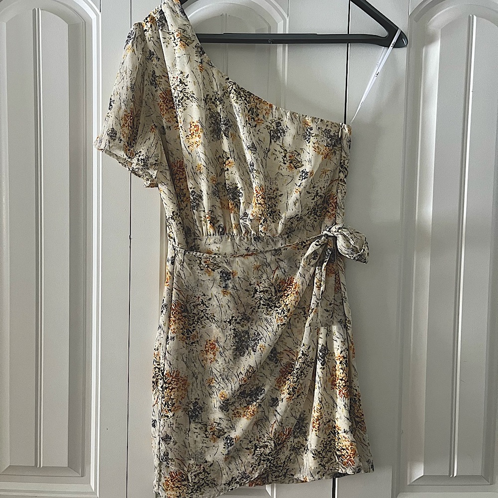 Lulu’s One shoulder floral dress